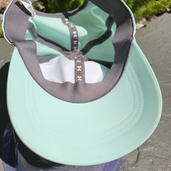 Youth Under Armour Seafoam Green Baseball Hat - Like New - Picture 7 of 10